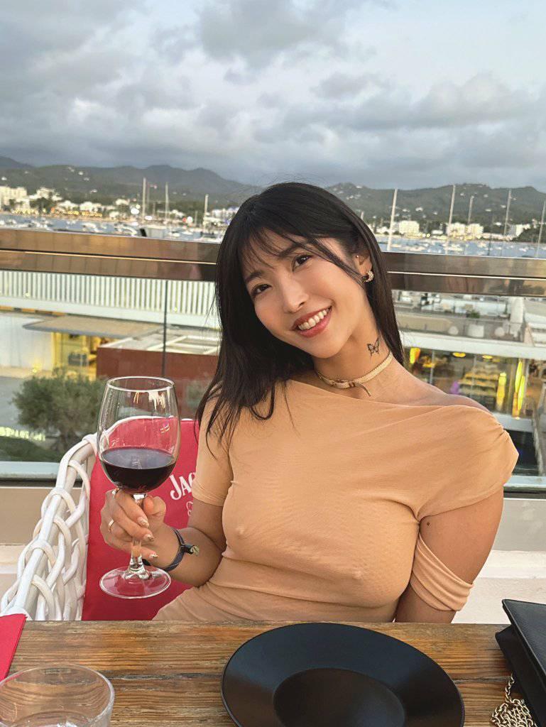 Emiri Momota Bio
